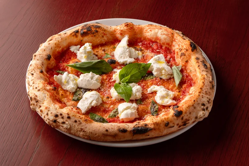 Bufala D.O.P 1 Ropogós Bufala D.O.P. pizza bivalymozzarellával, 21. kerület